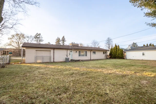 $2,200 | 18248 Farmington Road, Livonia, MI 48152