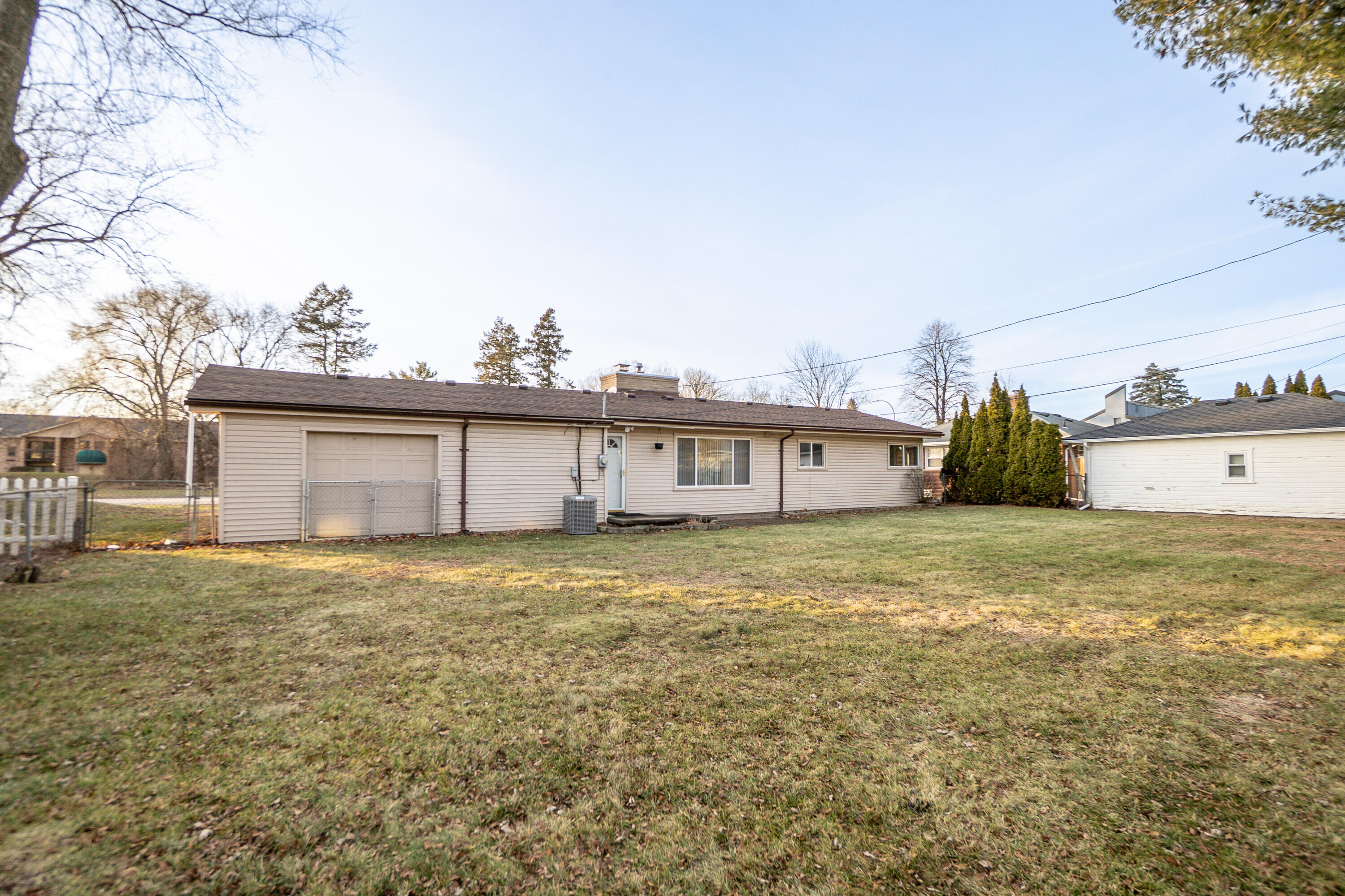 18248 Farmington Road Livonia, MI 48152 - Photo 5 of 21 004_16