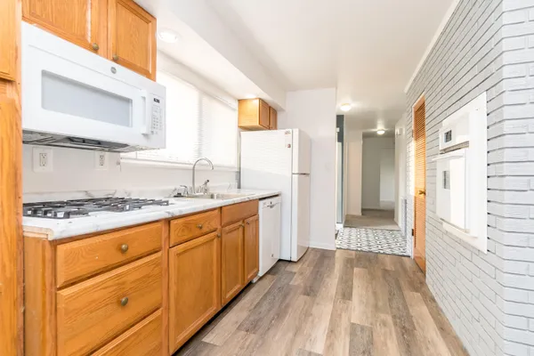 $2,200 | 18248 Farmington Road, Livonia, MI 48152