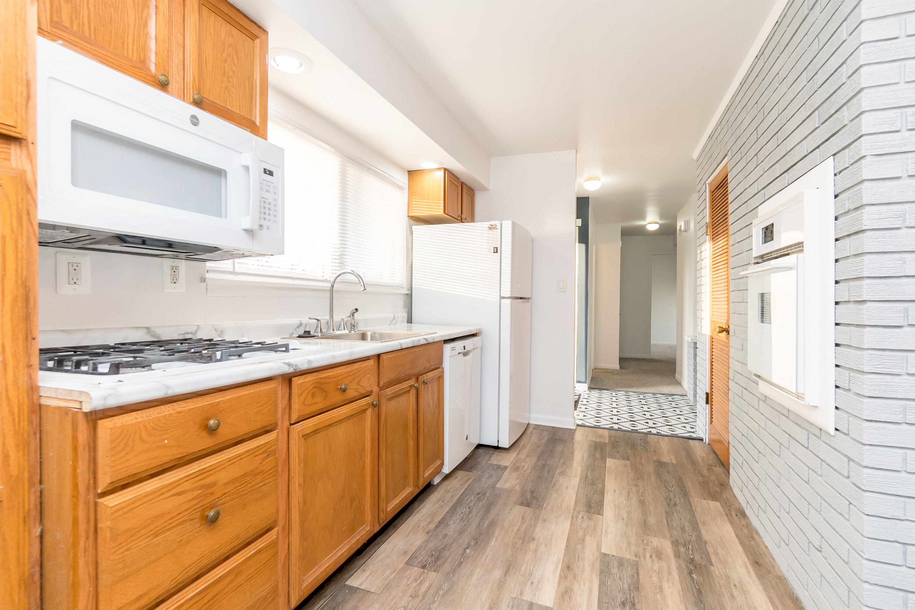 18248 Farmington Road Livonia, MI 48152 - Photo 10 of 21 009_4