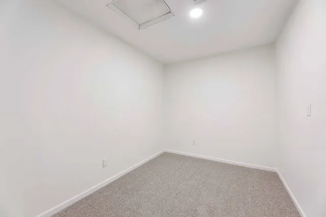 a view of a house with backyard