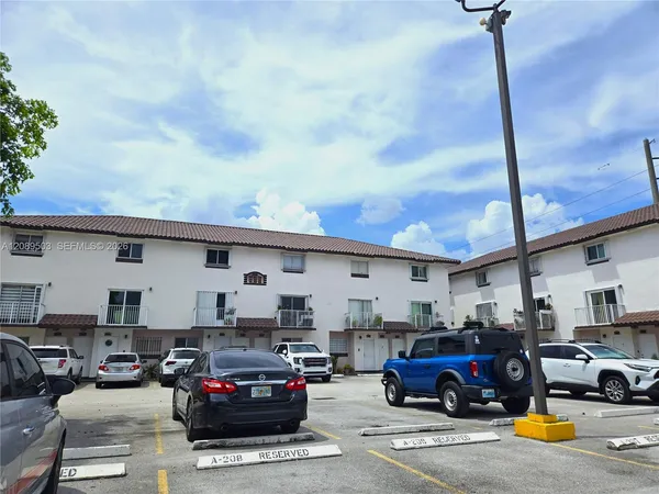 $2,450 | 800 Southwest 104th Court, Unit A105, Miami, FL 33174