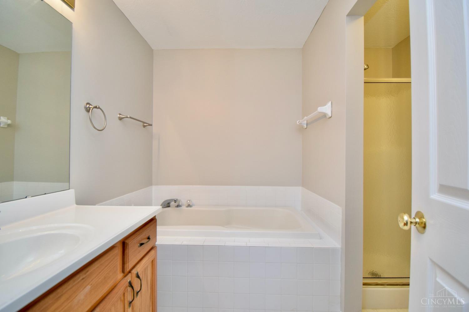 829 Neeb Road, Unit 6 Cincinnati, OH 45233 - Photo 14 of 29 Gallery Image 14