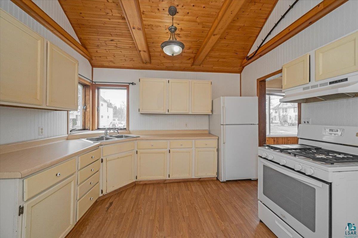 302 East 7th Street Superior, WI 54880 - Photo 6 of 22