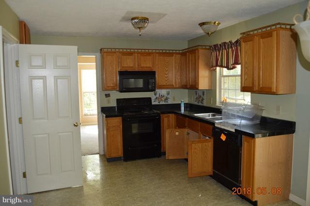 8406 Triple Crown Road Bowie, MD 20715 - Photo 3 of 10 Kitchen