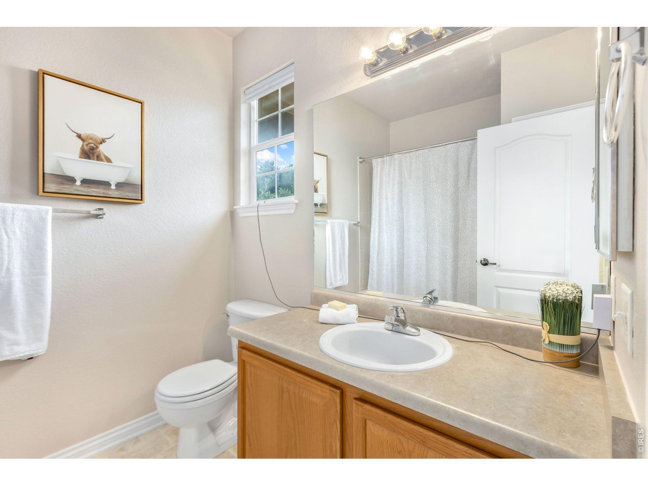 4672 West 20th Road, Unit 2424 Greeley, CO 80634 - Photo 19 of 26 Bedroom 2's private Bath