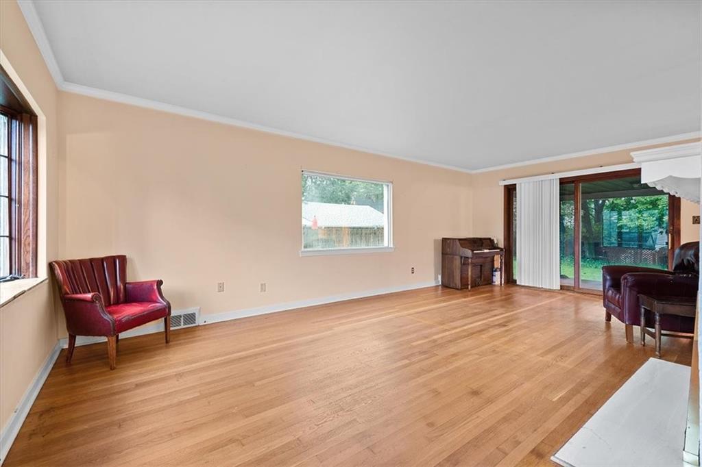 401 Woodside Road Pittsburgh, PA 15221 - Photo 8 of 25 Gallery Image 8