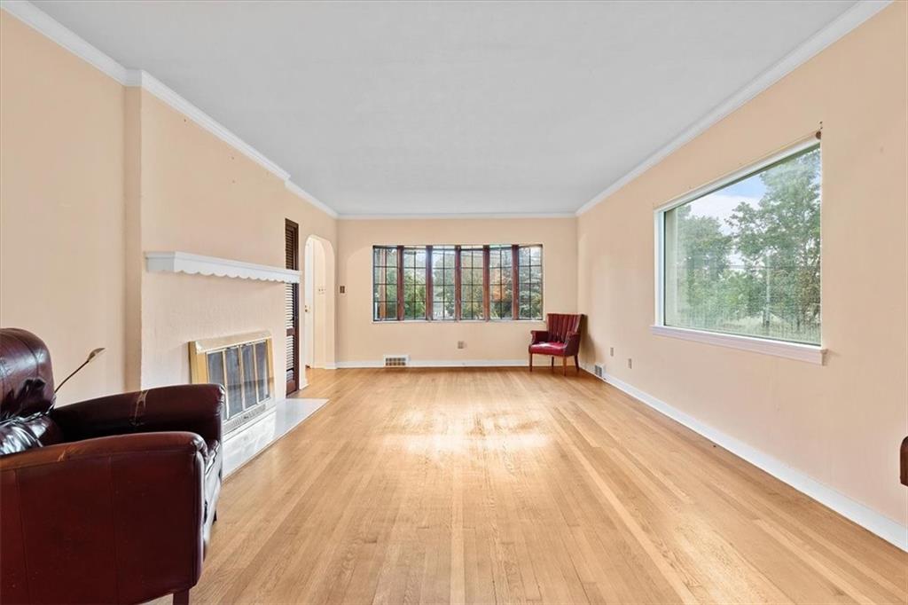 401 Woodside Road Pittsburgh, PA 15221 - Photo 10 of 25 Gallery Image 10