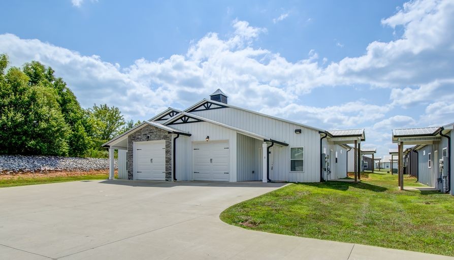 172 Bainbridge Drive, Unit B Clarksville, TN 37043 - Photo 2 of 35 a view of a house with backyard and garden
