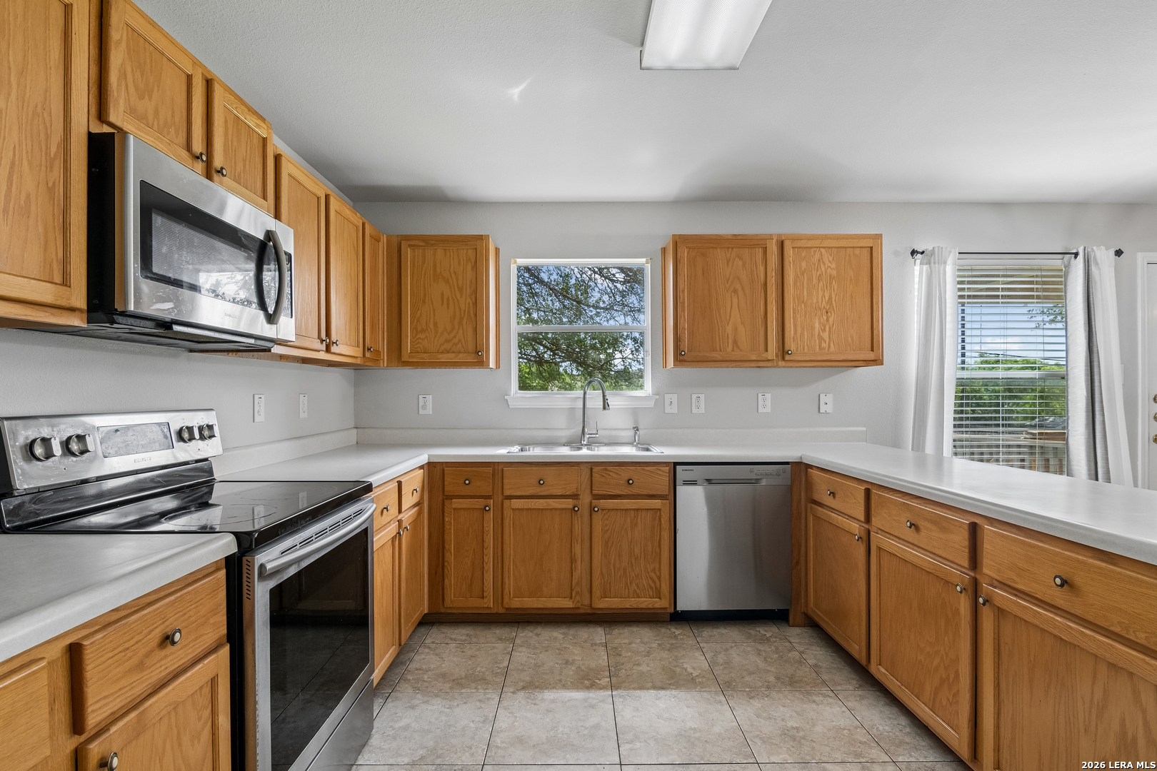 514 Rattler Bluff San Antonio, TX 78251 - Photo 5 of 33