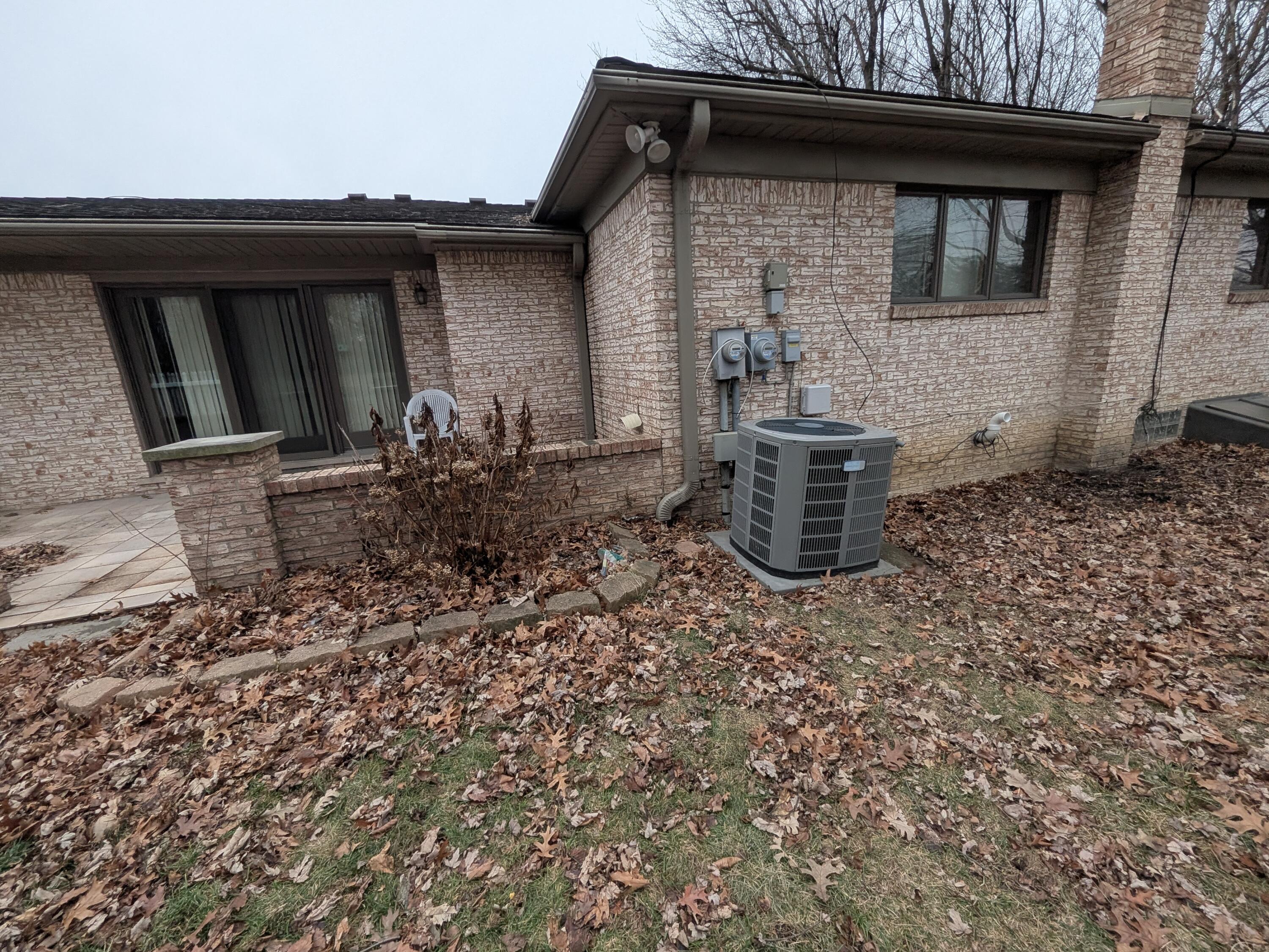 11235 Common Road Warren, MI 48093 - Photo 4 of 21 PXL_20260113_172245010