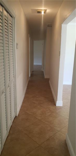 98 Seminole Lane Boca Raton, FL 33487 - Photo 22 of 42 a view of a hallway