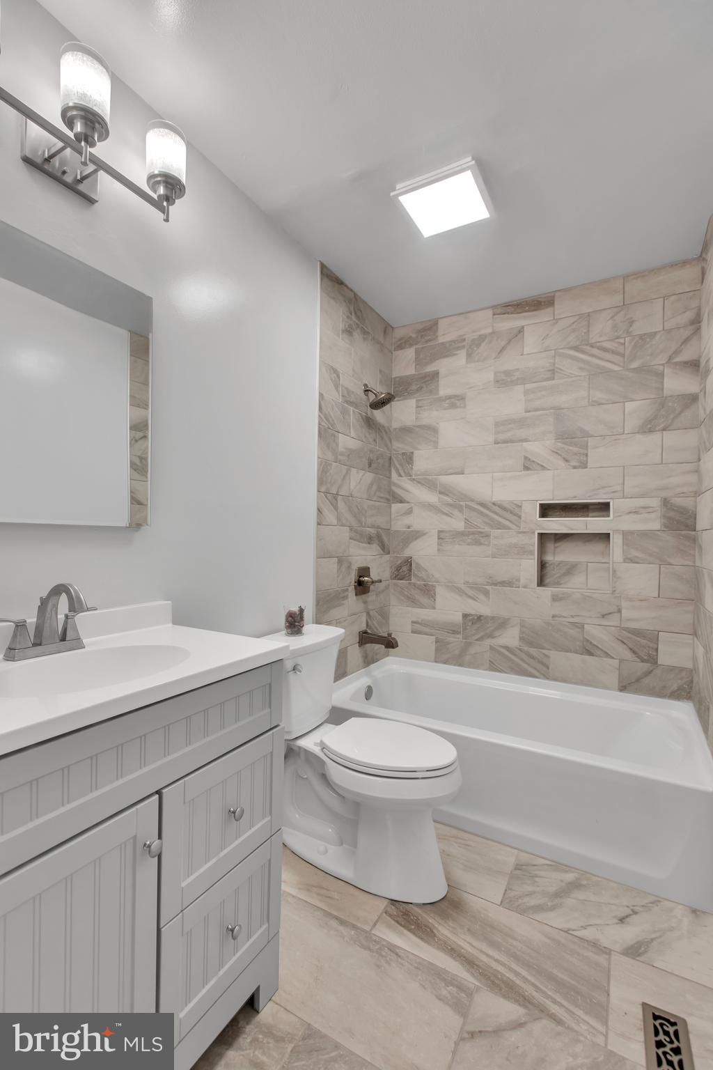 207 Brookfield Road Pasadena, MD 21122 - Photo 18 of 45 Main bathroom- completely renovated