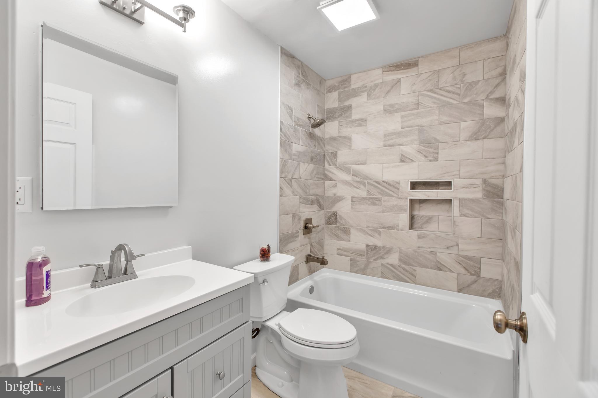 207 Brookfield Road Pasadena, MD 21122 - Photo 19 of 45 Main bathroom- completely renovated