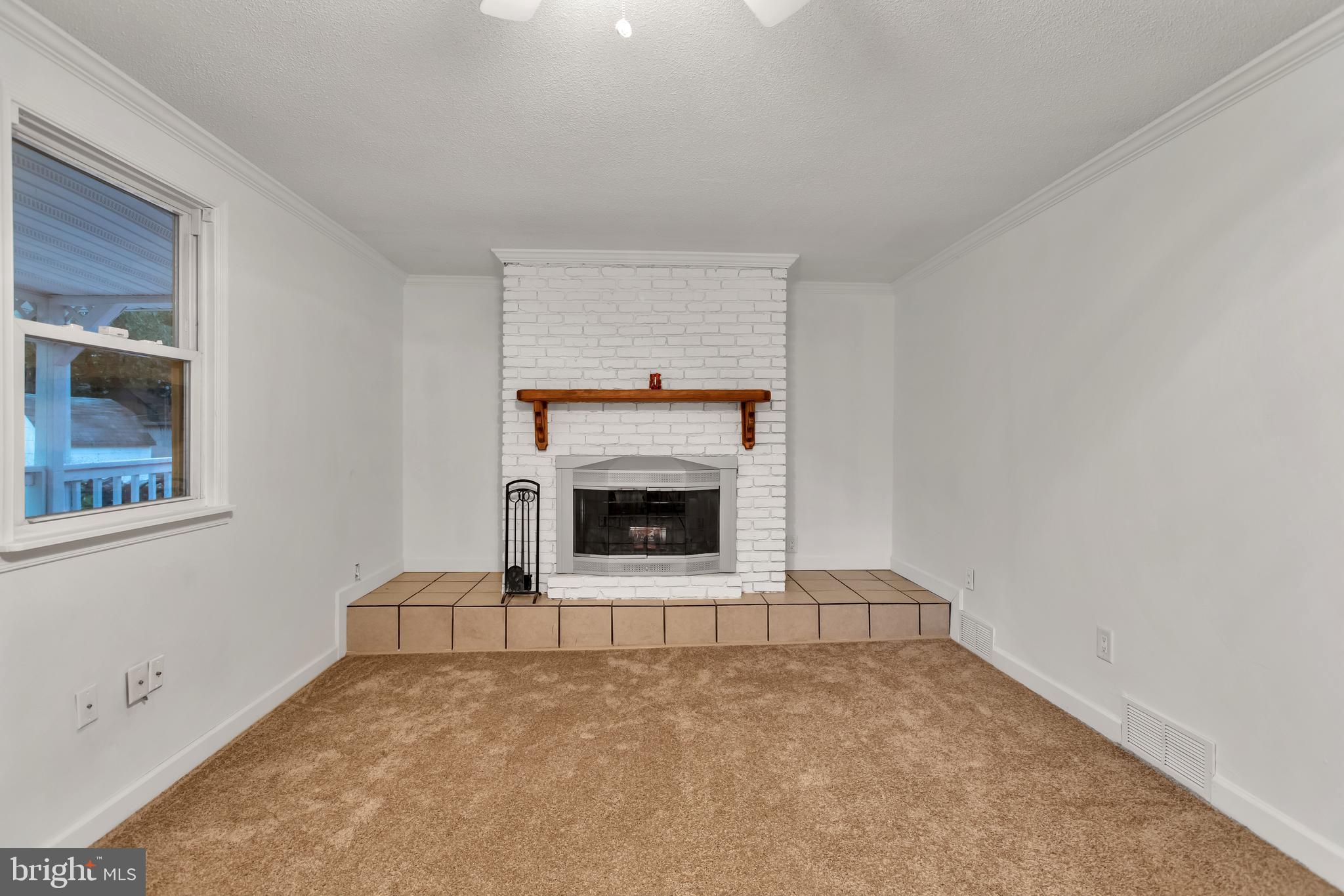 207 Brookfield Road Pasadena, MD 21122 - Photo 22 of 45 Family room- other side of the kitchen
