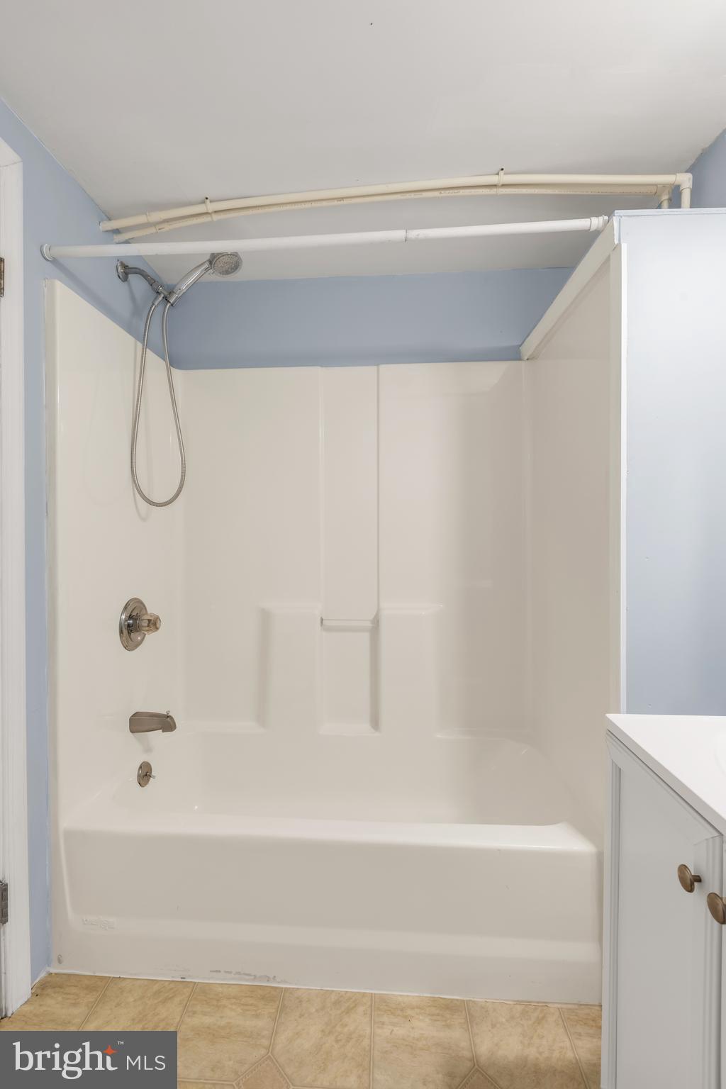 207 Brookfield Road Pasadena, MD 21122 - Photo 38 of 45 Full bathroom inside accessory unit
