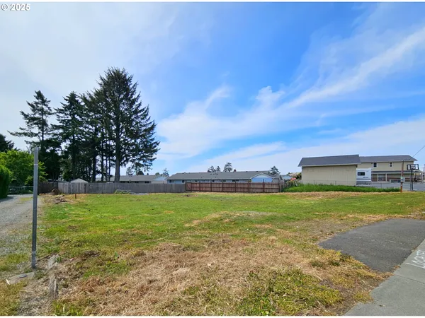 $225,000 | 425 Railroad Street, Brookings, OR 97415