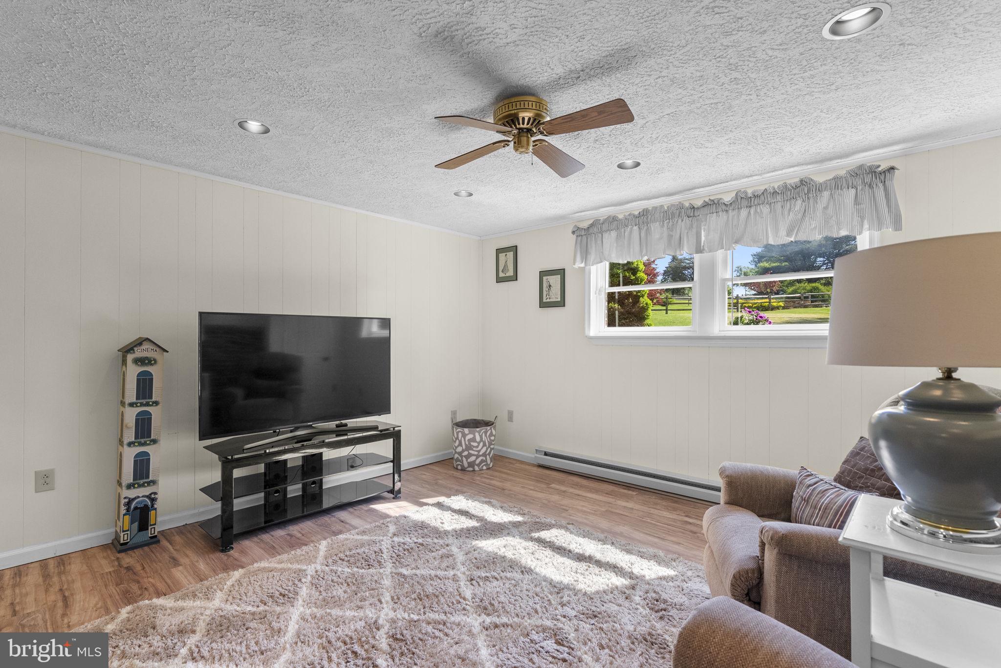 5140 Perry Road Mount Airy, MD 21771 - Photo 28 of 55 Bright and inviting living space.