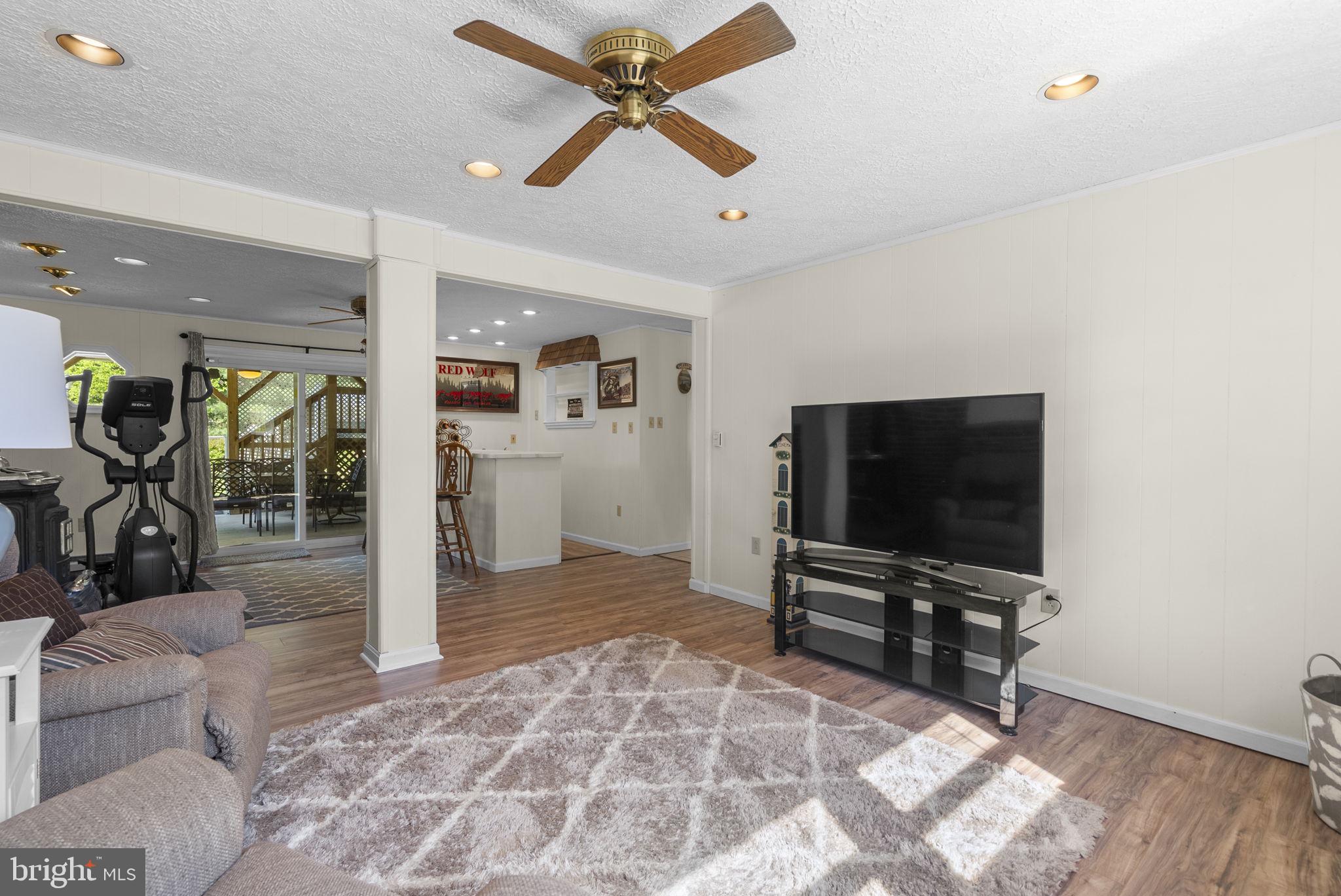 5140 Perry Road Mount Airy, MD 21771 - Photo 29 of 55 Bright and inviting living space.