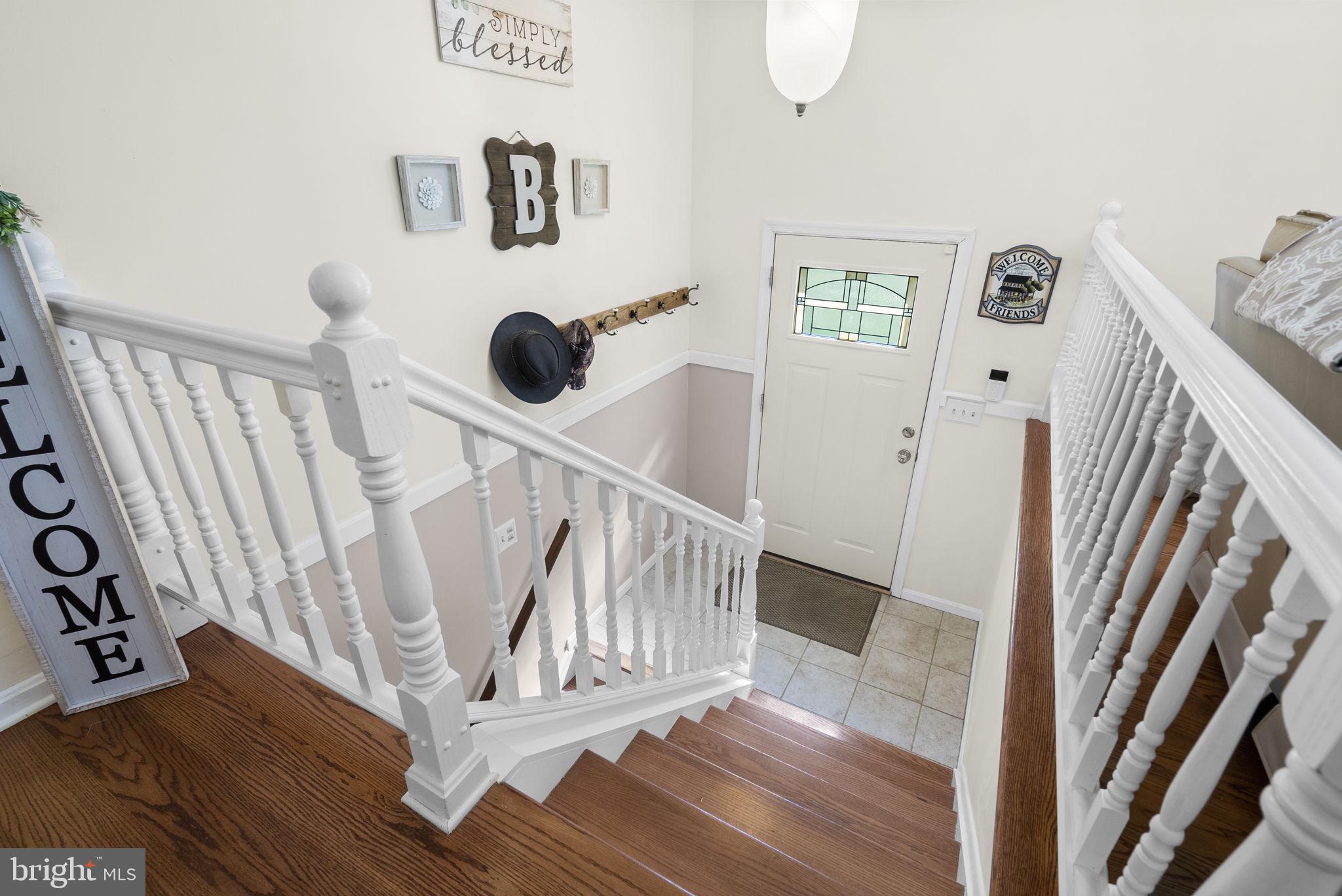 5140 Perry Road Mount Airy, MD 21771 - Photo 4 of 55 Inviting entryway with charming details.
