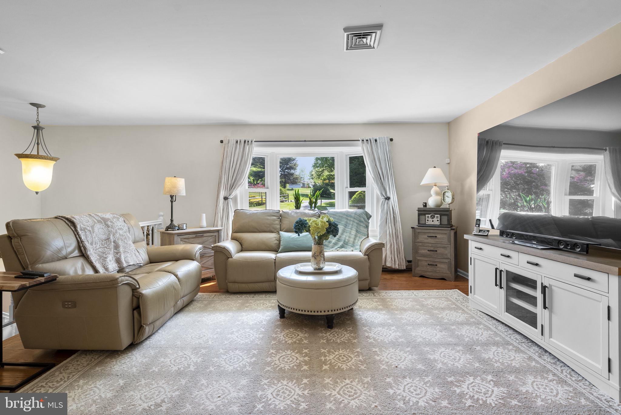 5140 Perry Road Mount Airy, MD 21771 - Photo 6 of 55 Bright and inviting living space.