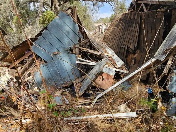 a view of an outdoor space