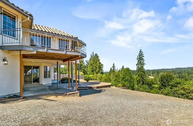 a car parked in front of a building