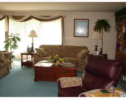3019 Exeter Road Greensburg, PA 15601 - Photo 4 of 8 Living Room.