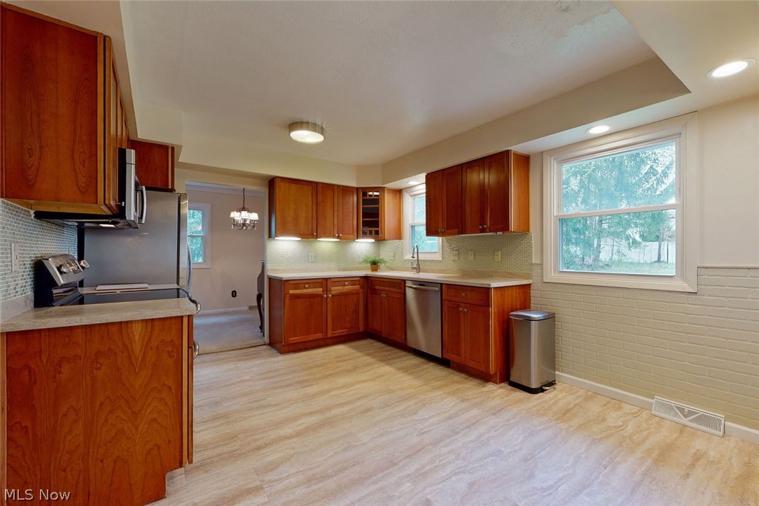 1722 Sheridan Road Cleveland, OH 44121 - Photo 10 of 26