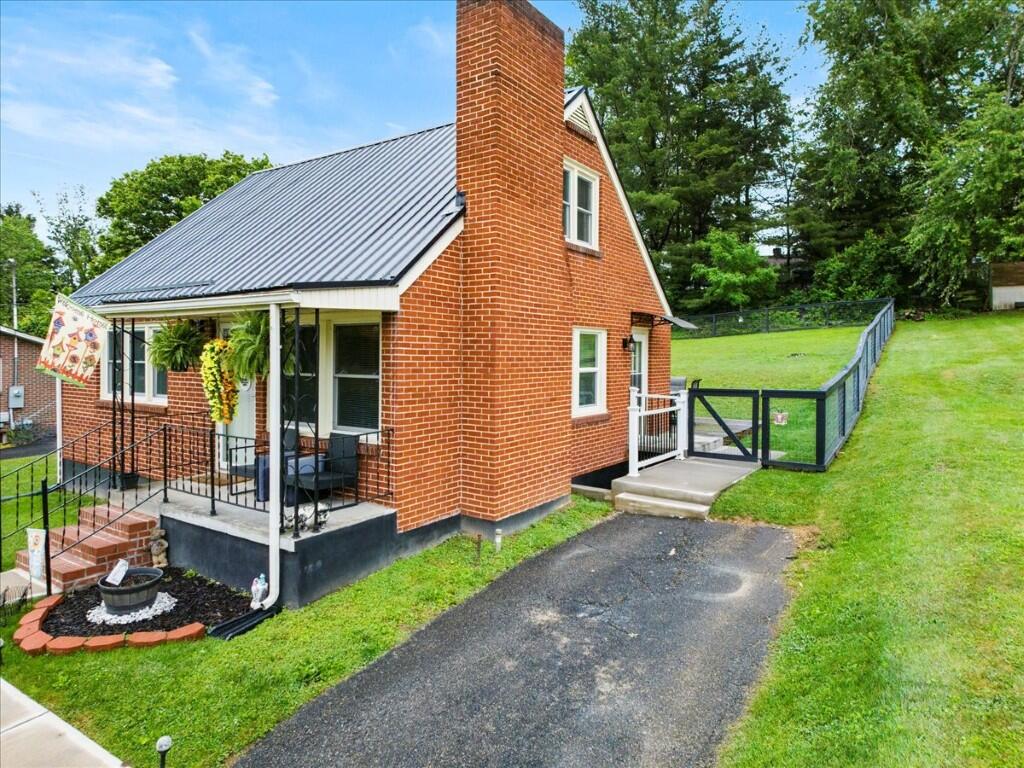 1202 Newbern Road Pulaski, VA 24301 - Photo 27 of 40 32-32