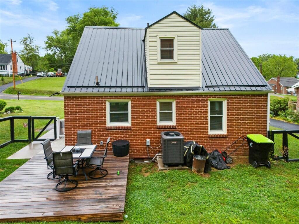 1202 Newbern Road Pulaski, VA 24301 - Photo 30 of 40 35-35