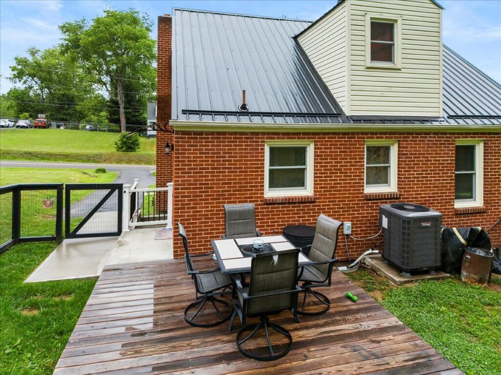 1202 Newbern Road Pulaski, VA 24301 - Photo 31 of 40 36-36