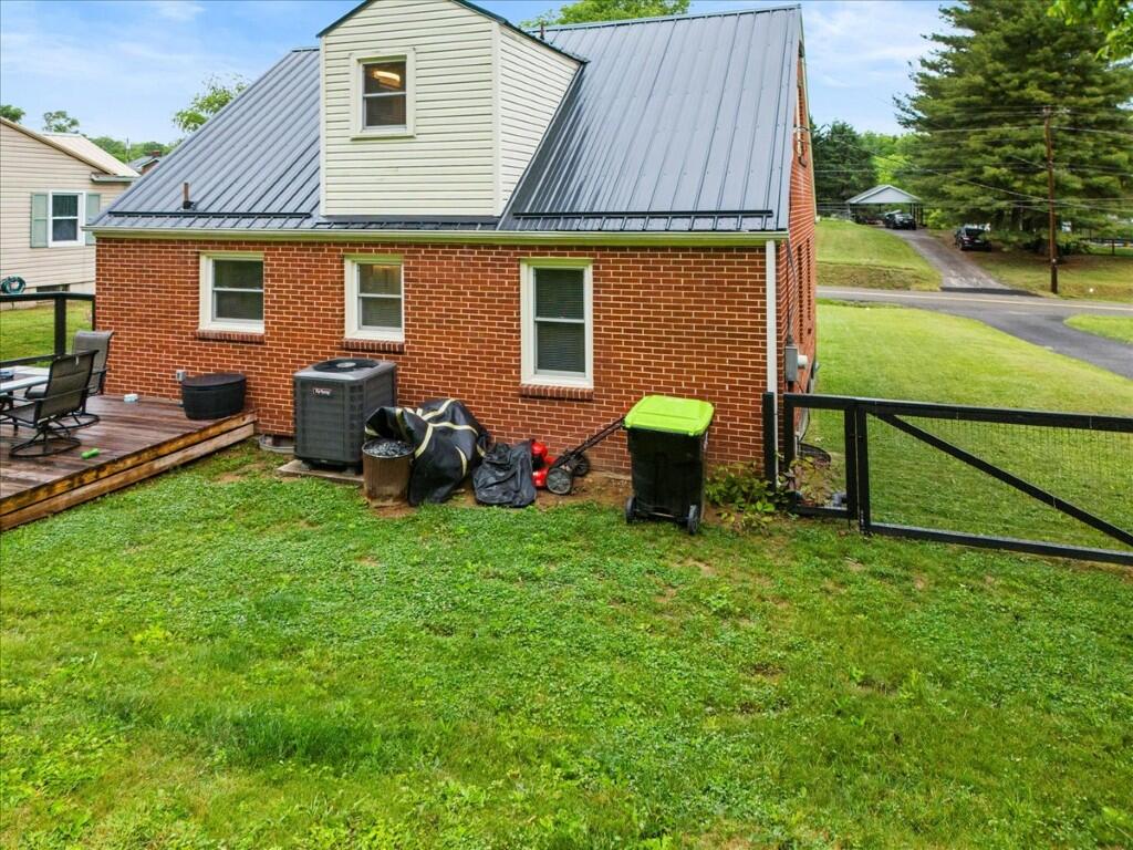 1202 Newbern Road Pulaski, VA 24301 - Photo 36 of 40 41-41