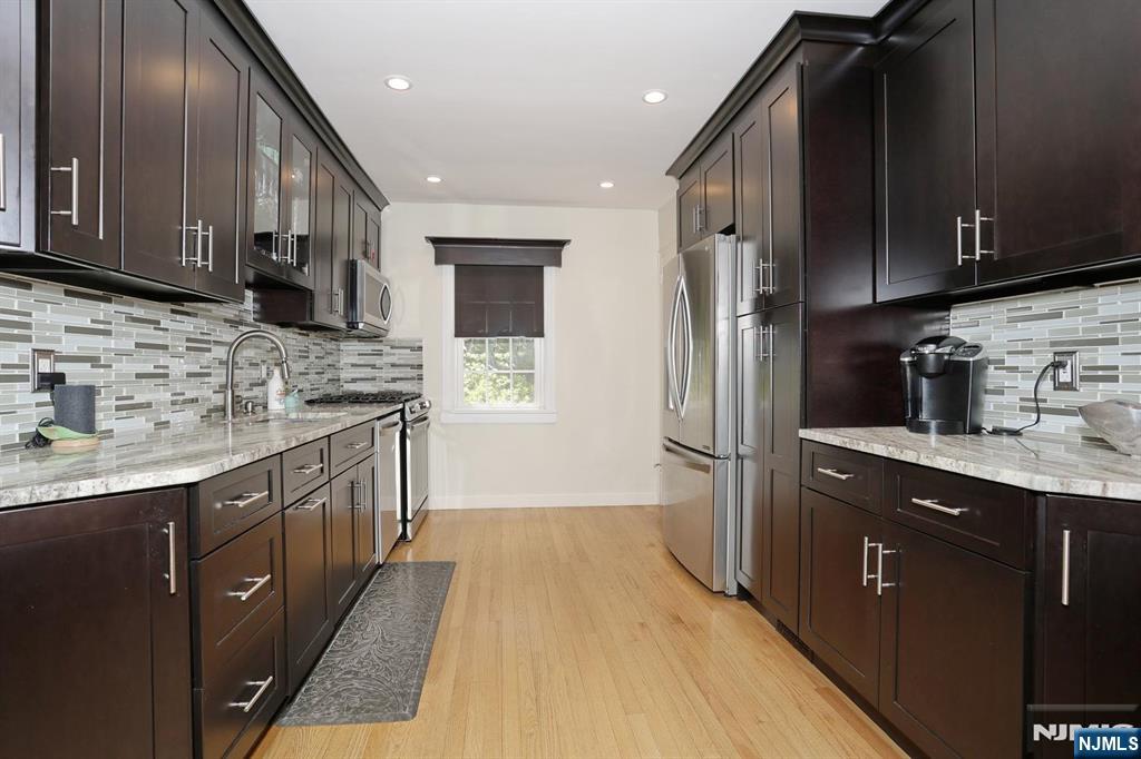 396 Burlington Road Paramus, NJ 07652 - Photo 11 of 46
