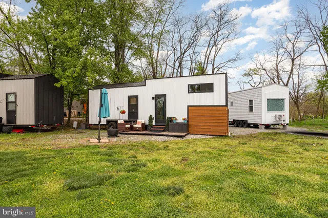 a view of a house with backyard and a tree