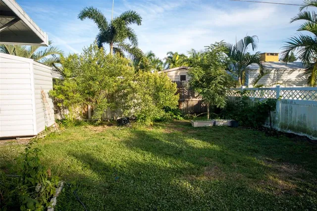 a view of a yard in front of a house