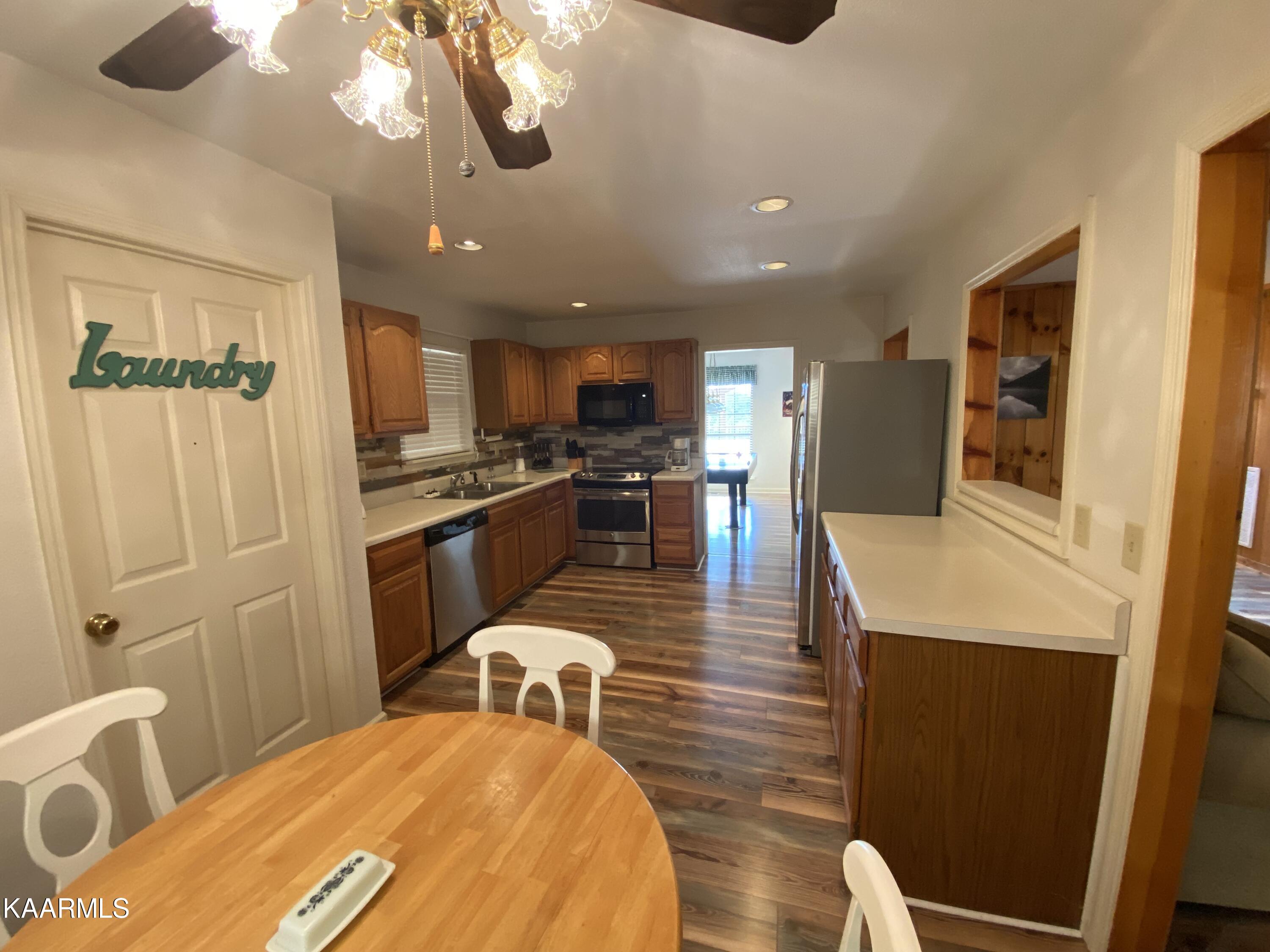 2059 Wicks Way Sevierville, TN 37876 - Photo 6 of 38 IMG-5007