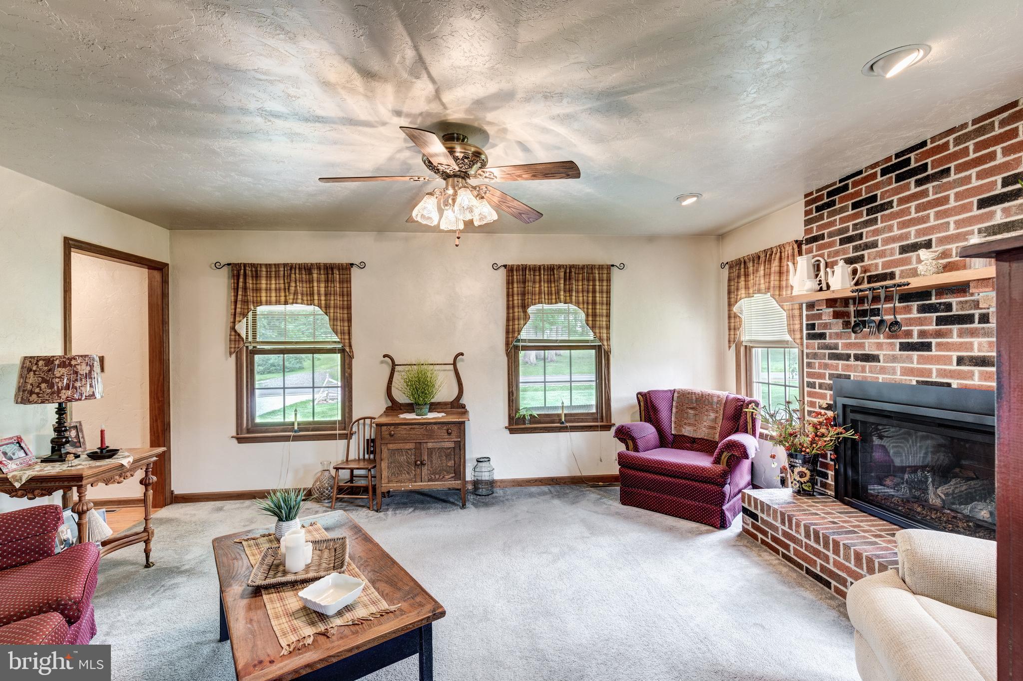 725 Barts Church Road Hanover, PA 17331 - Photo 16 of 48 Living room