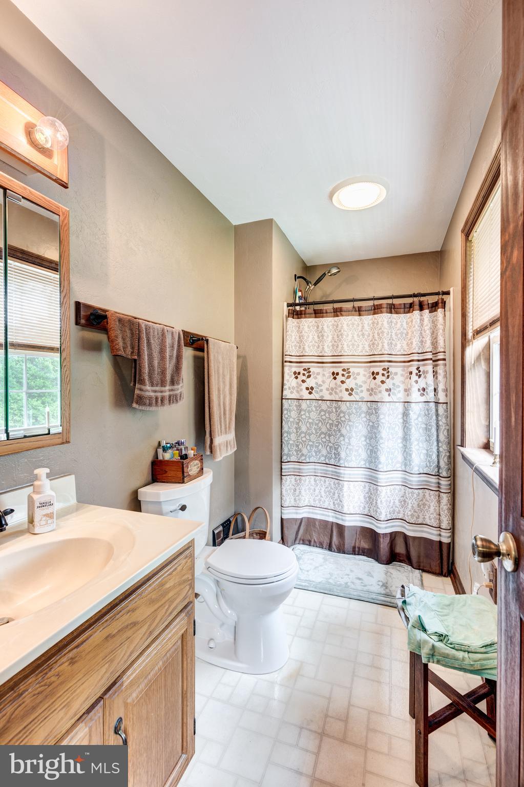 725 Barts Church Road Hanover, PA 17331 - Photo 24 of 48 Owners private bath