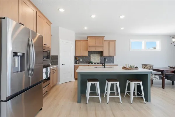 $689,900 | 634 Elizabeth Way, Hudson, WI 54016