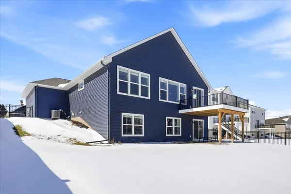 $689,900 | 634 Elizabeth Way, Hudson, WI 54016