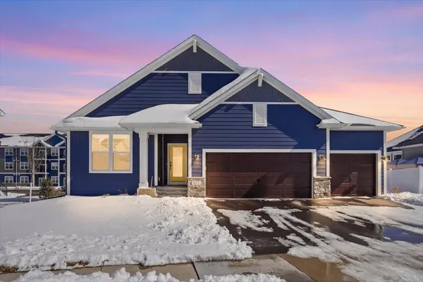 $689,900 | 634 Elizabeth Way, Hudson, WI 54016