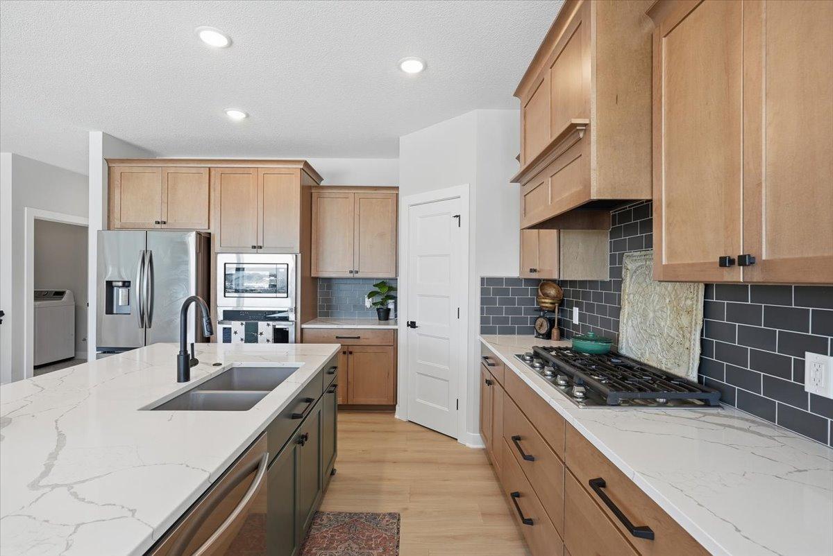 634 Elizabeth Way Hudson, WI 54016 - Photo 5 of 38