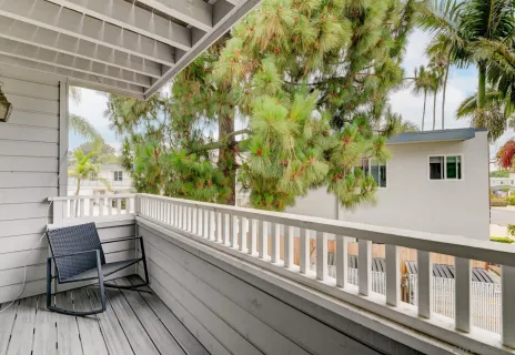 $1,095,000 | 1994 Diamond Street, Unit 2, San Diego, CA 92109