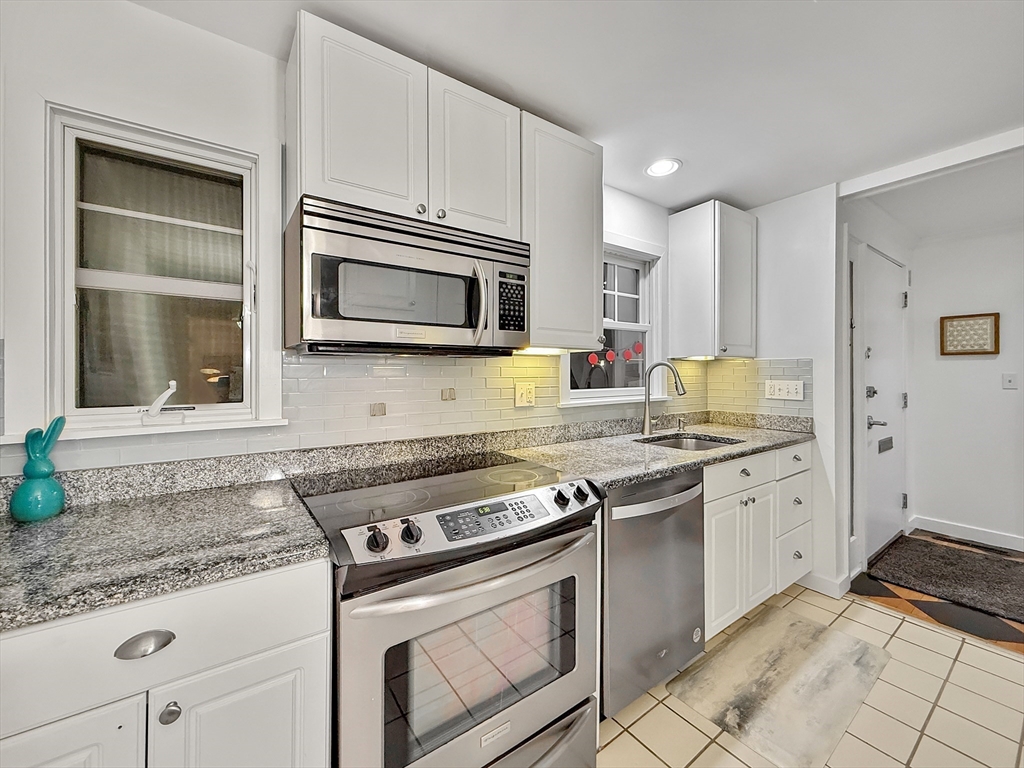 11 Oak Street, Unit 44 Wellesley, MA 02482 - Photo 2 of 25 Gallery Image 2