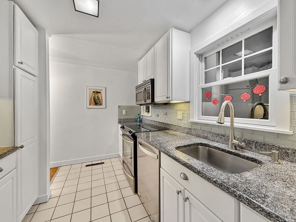 11 Oak Street, Unit 44 Wellesley, MA 02482 - Photo 3 of 25 Gallery Image 3