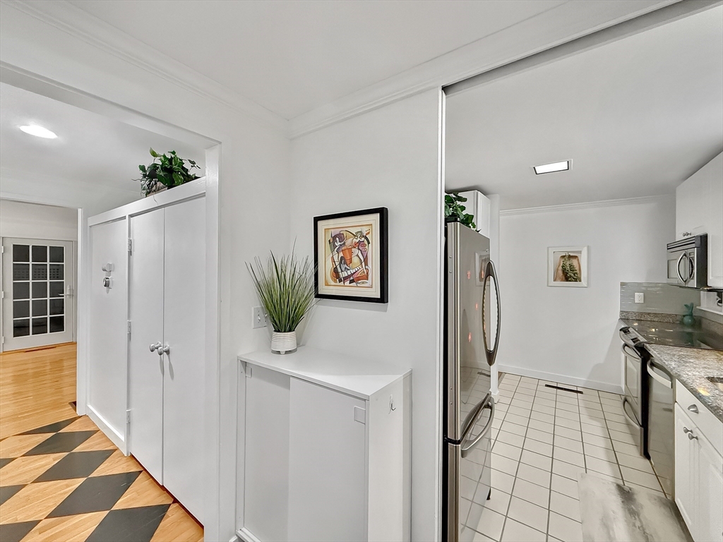 11 Oak Street, Unit 44 Wellesley, MA 02482 - Photo 6 of 25 Gallery Image 6