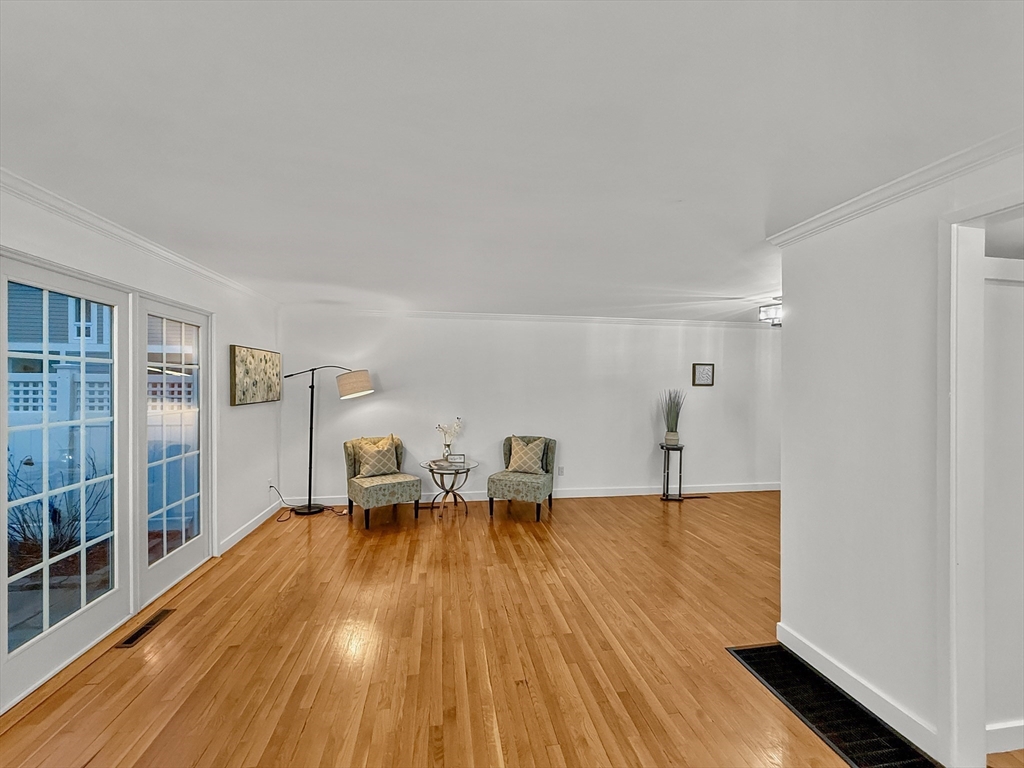 11 Oak Street, Unit 44 Wellesley, MA 02482 - Photo 10 of 25 Gallery Image 10