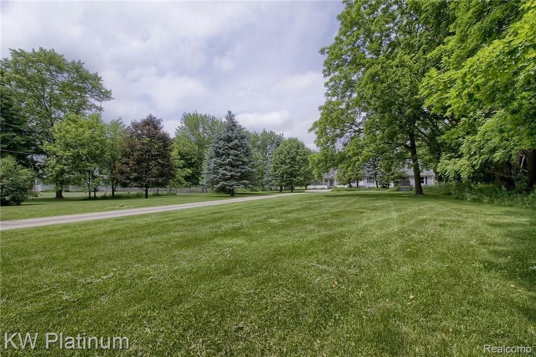917 Brewer Road Leonard, MI 48367 - Photo 7 of 59 Frontyard.jpg