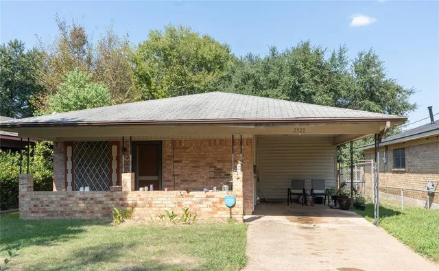 a view of a house with yard and sitting area